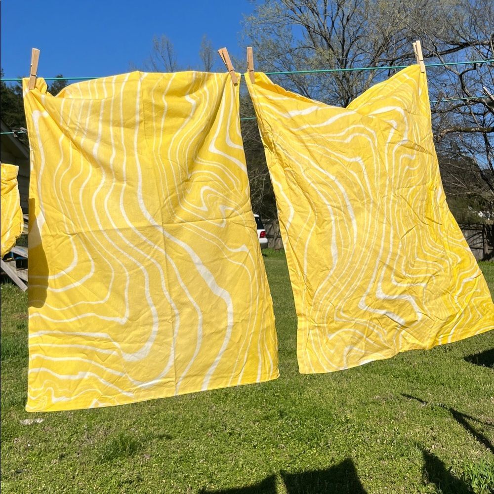 UO Lucas Marble Sham Set in Vibrant Yellow & White Swirl Pattern Standard Size